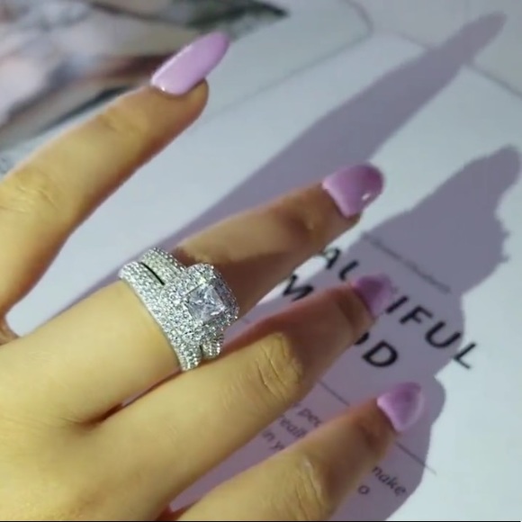 Diamond Wedding Ring Set - Picture 5 of 16